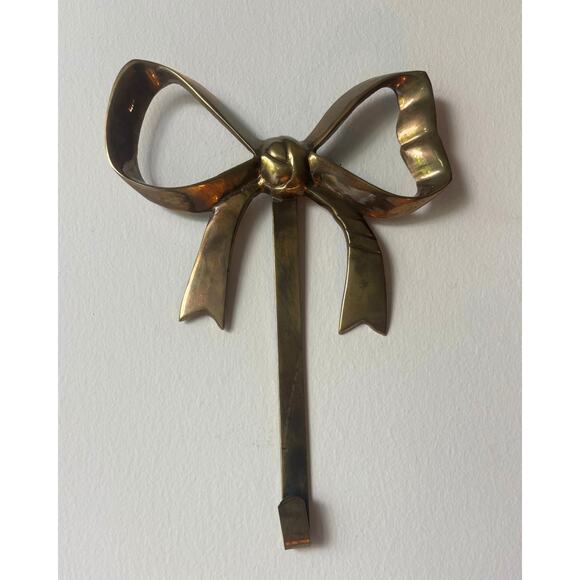 Vintage Solid Brass Bow Wall Hook Decorative Ribbon Hanger Patina - Picture 4 of 4